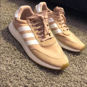 Womens Adidas I-5923 size 9 1/2 fits like a 10
